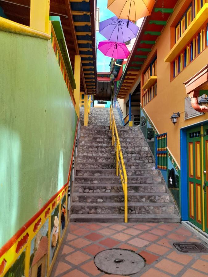 El Paraiso Paisa 5 Minutos Del Malecon Parqueadero Privado A Guatape Exterior photo